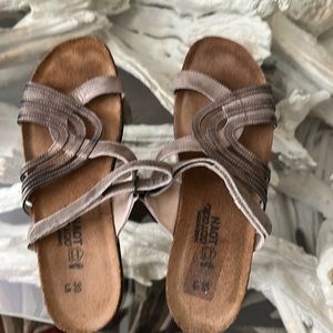 Naot slip on adjustable strap slide. Size 39